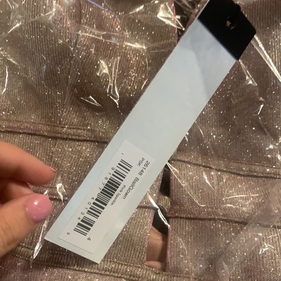 Metallic Plunge Neck Pleated
IEENA FOR MAC DUGGAL - Picture 13 of 13